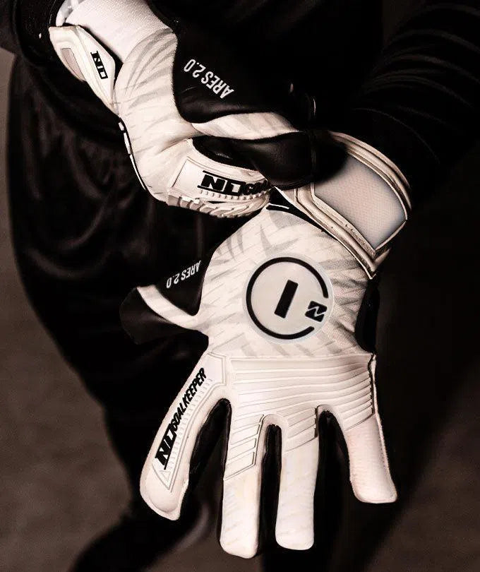 Guantes de portero Ares 2.0 UGT+ II White/black#Color_White/black